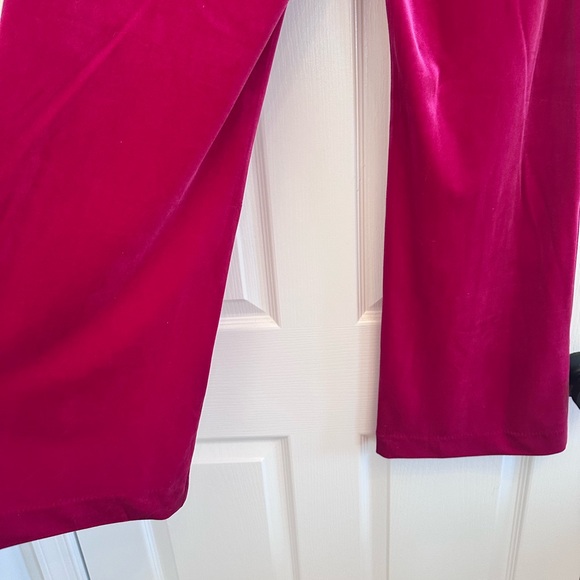 🩷Valentines Day❤️Pink velvet pant suit size medium. Skies are blue. - Picture 14 of 16
